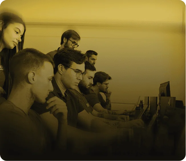 Equipe Milennials trabalhando no escritório em Florianópolis